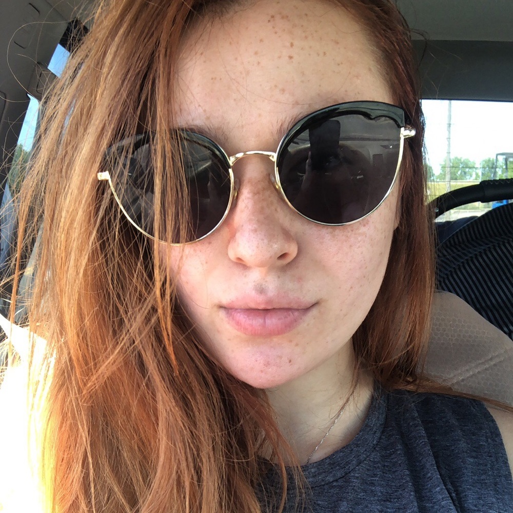 Meet your Posher, Danika